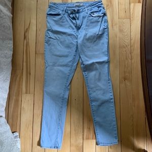 Levi’s 721 Light Wash High Rise Skinny Jeans - Like New!